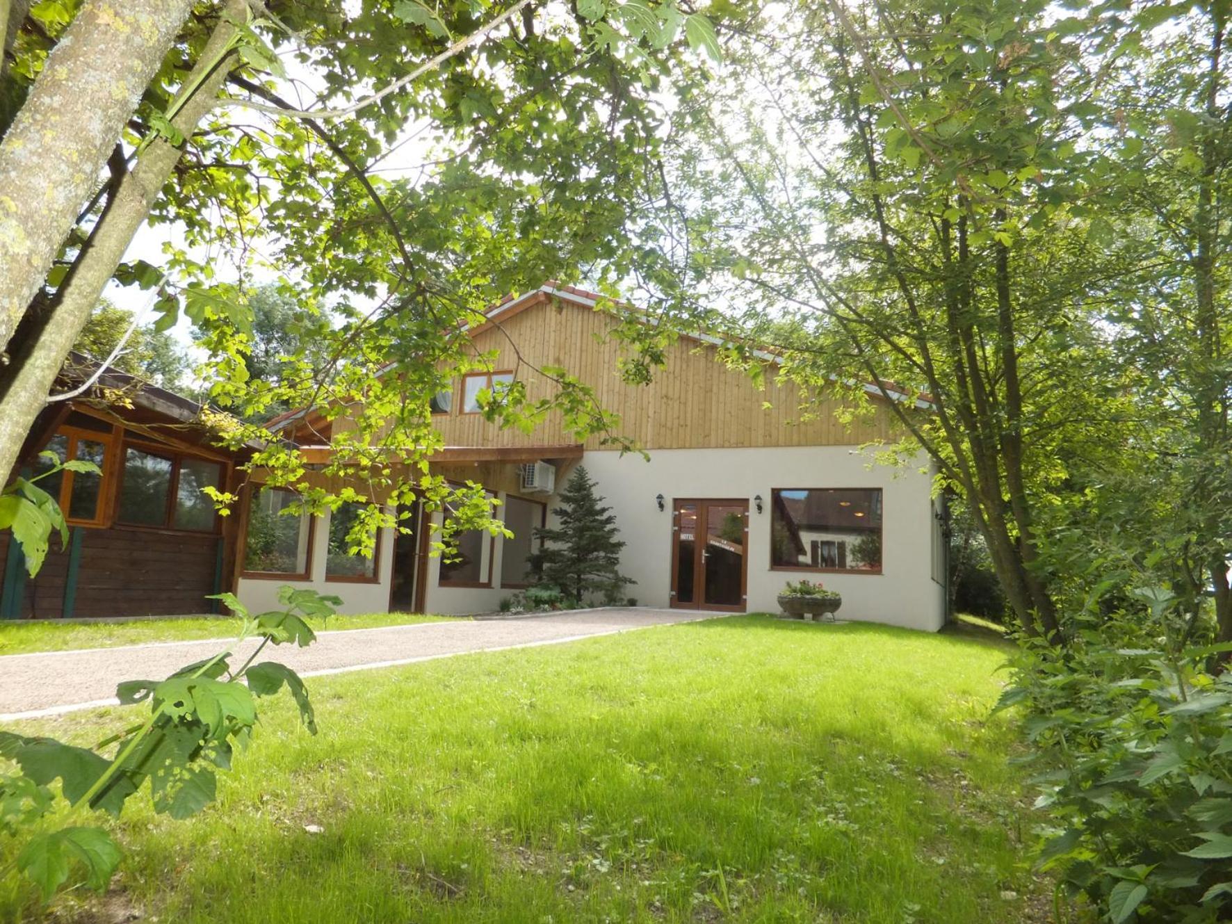 Hotel Logis Le Chantoiseau 3*