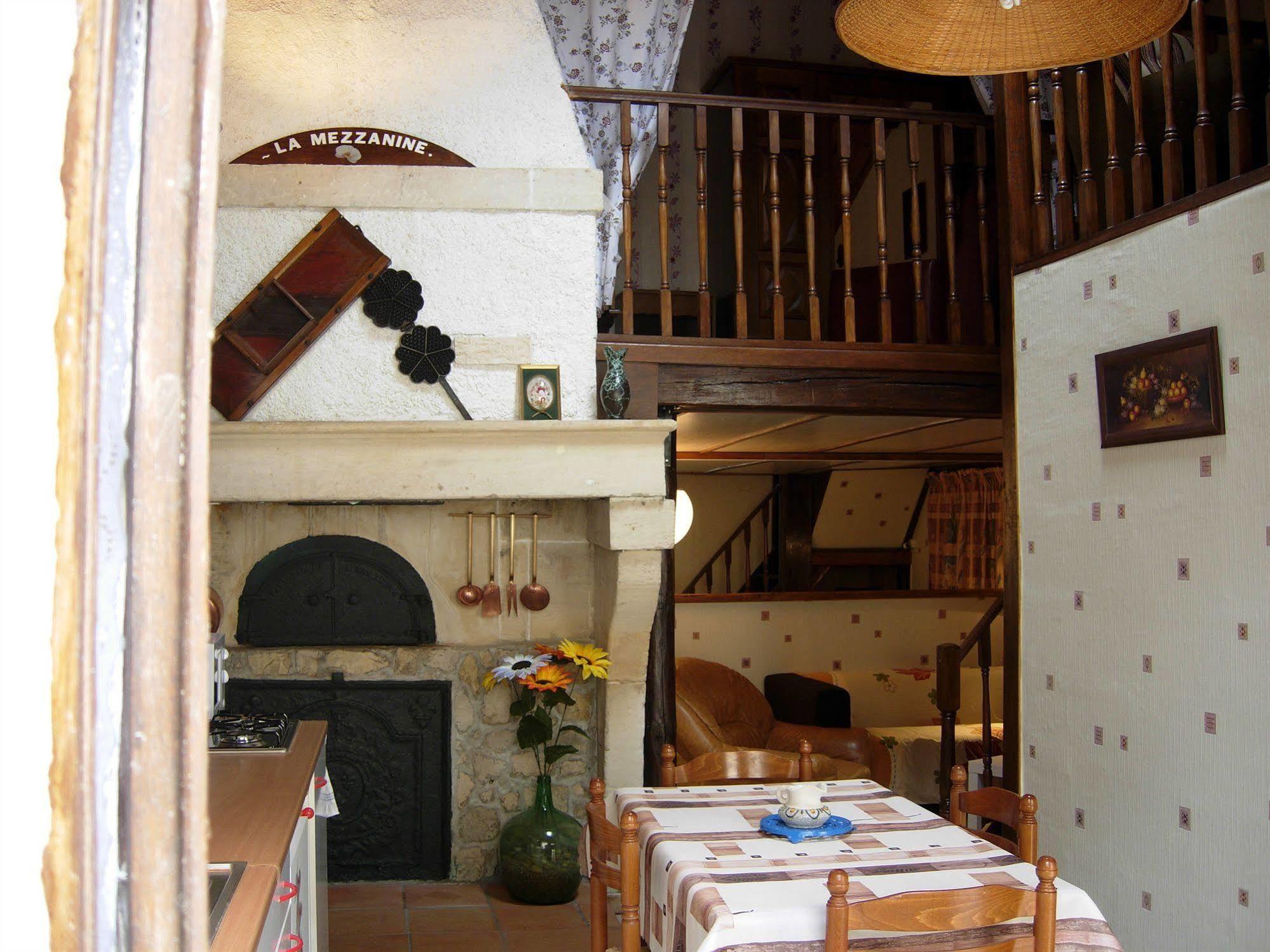 Logis Le Chantoiseau Hotel